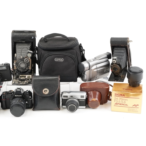 527 - Vintage and later cameras, lenses and accessories including Kodak number A-116, Kodak A-122, Halina ... 