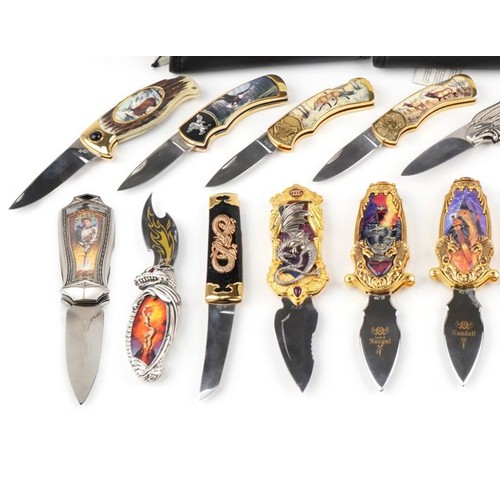 1428 - Eighteen Franklin Mint folding collector's knives, seventeen with pouches.