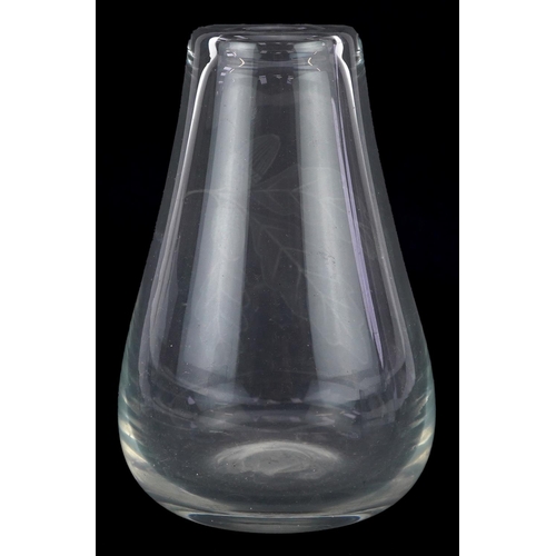 1354 - A mid 20th century Kirk Buddo Glass Studio 'oak' clear glass vase with engraved marks to the base, 1... 