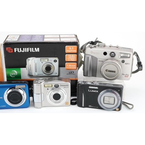 520 - A collection of digital cameras, some with boxes, including Canon A520, Canon A495, Panasonic Lumix ... 