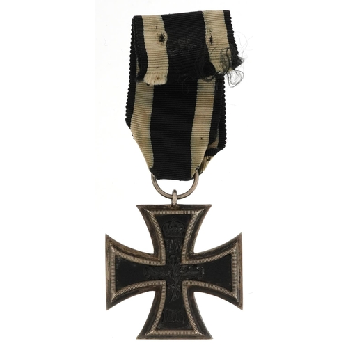 2554 - German military World War I 2nd Class Iron Cross with ribbon.