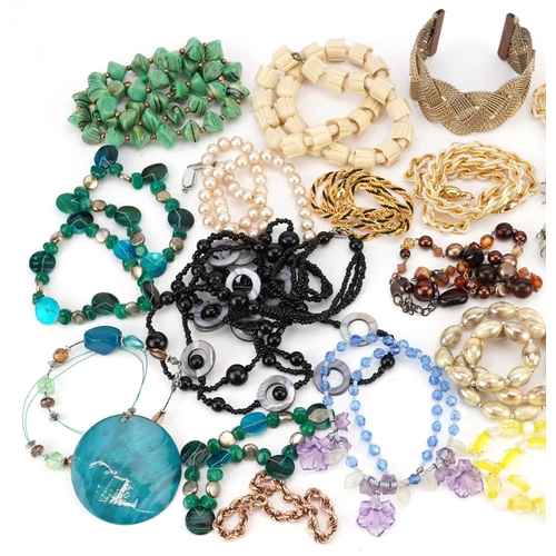 3340 - Vintage and later necklaces, some Art Deco, including crystals and simulated pearls.