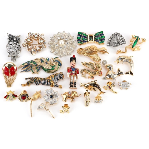 3327 - A collection of vintage and later brooches including a Christopher Radko enamelled soldier, jewelled... 