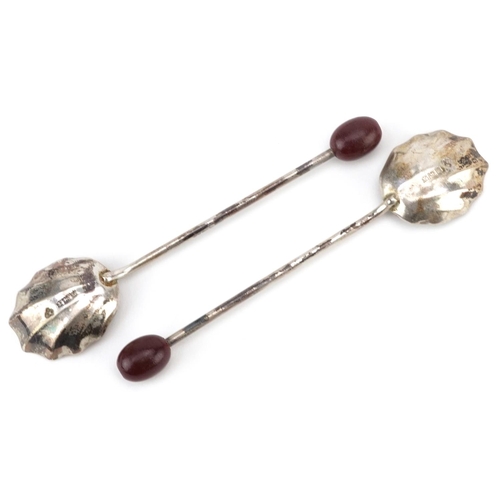 501 - Elkington & Co, five silver coffee bean spoons, Birmingham 1950, 9.5cm in length, total weight 30.8g... 