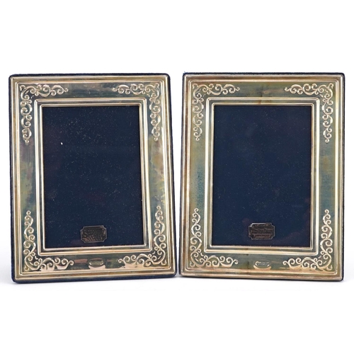 588 - Carrs, pair of silver easel photo frames with boxes, Sheffield 1994, 18cm x 14cm.