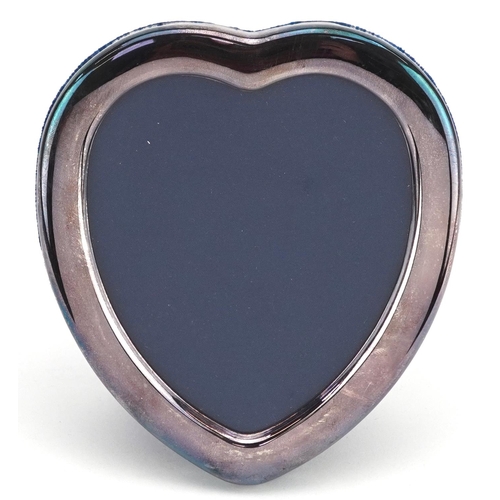 604 - Carrs, silver plated easel photo frame in the form of a love heart with box, 14cm x 12.5cm.