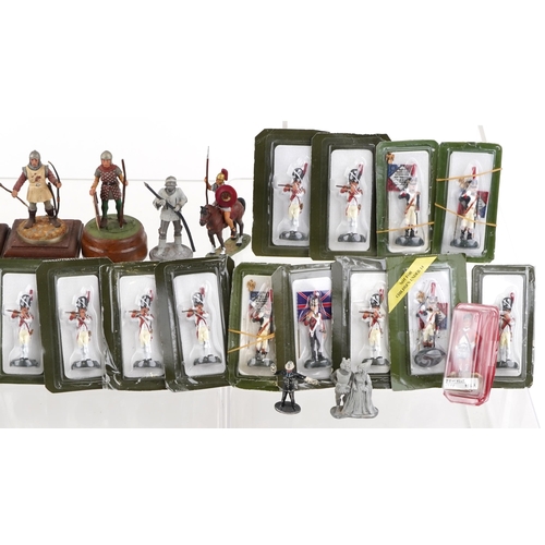 2527 - A large collection of hand painted lead military figures, many in sealed blister packs.