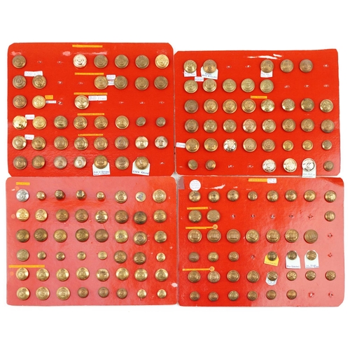 2504 - A collection of military interest uniform buttons including Royal Artillery, Brigadiers & Colonels, ... 