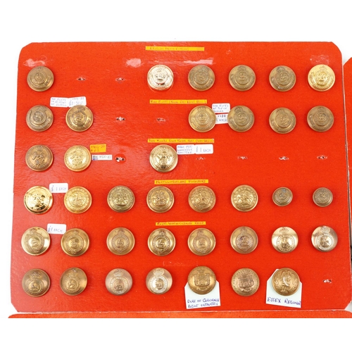 2504 - A collection of military interest uniform buttons including Royal Artillery, Brigadiers & Colonels, ... 