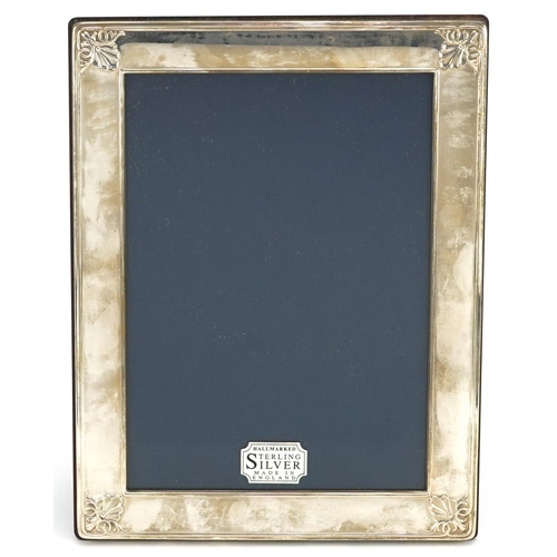 586 - Carrs, rectangular silver easel photo frame with box, Sheffield 1995, 22cm x 17cm.