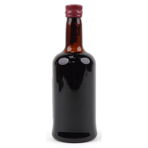 552 - A bottle of Smith & Hoey Vintage Character port.