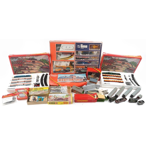 1325A - Hornby model railway trains and accessories together with a Lima Trains banked bridge box set and Ho... 