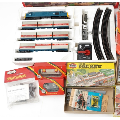 1325A - Hornby model railway trains and accessories together with a Lima Trains banked bridge box set and Ho... 