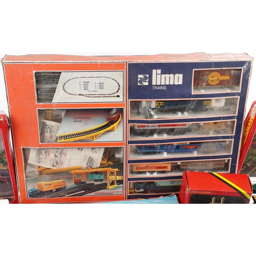 1325A - Hornby model railway trains and accessories together with a Lima Trains banked bridge box set and Ho... 