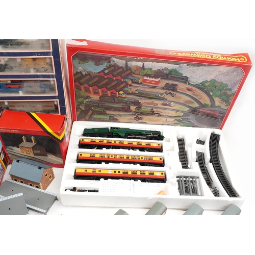 1325A - Hornby model railway trains and accessories together with a Lima Trains banked bridge box set and Ho... 