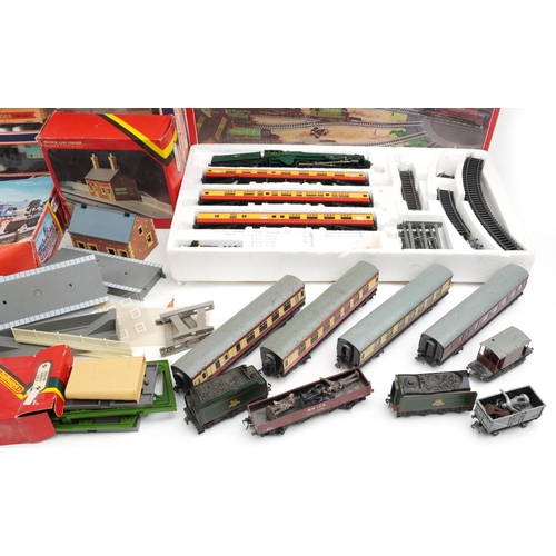 1325A - Hornby model railway trains and accessories together with a Lima Trains banked bridge box set and Ho... 