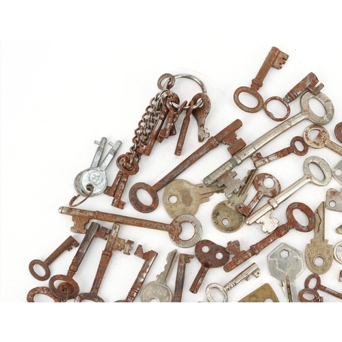 1443 - A collection of various 19th and 20th century door and furniture keys.