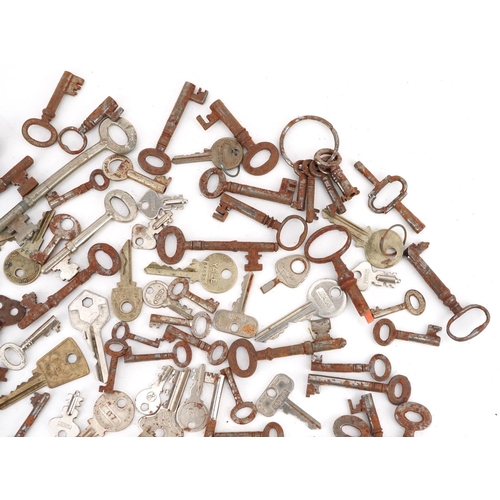 1443 - A collection of various 19th and 20th century door and furniture keys.