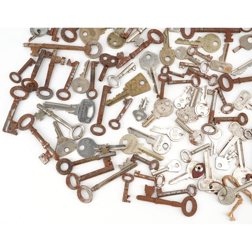 1443 - A collection of various 19th and 20th century door and furniture keys.