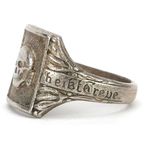 2560 - A German military interest Totenkopf style ring, size S, 9.2g.