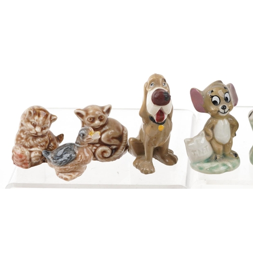 1235 - A collection of Wade Whimsies and Disney figures including Tom & Jerry, the largest 9cm high.