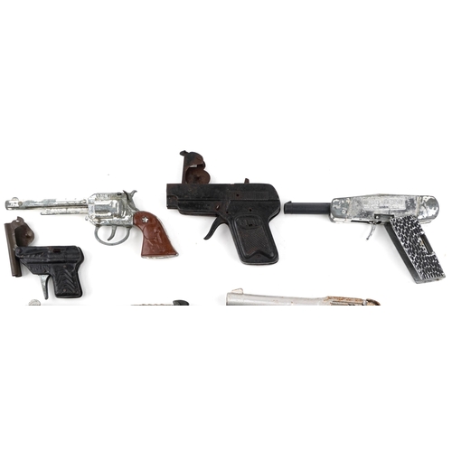 1288 - Vintage and later child's toy guns and cap pistols including Lone Star and Pocket-shot.