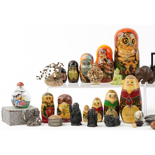 A large collection of Asian objects including Chinese snuff bottles ...