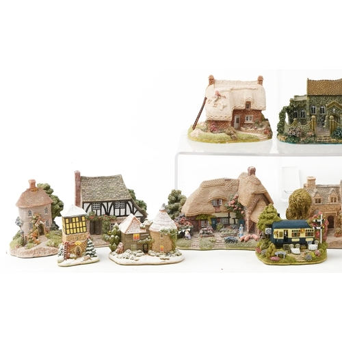 1474 - A large collection of Lilliput Lane model cottages including The Crumplehorn Inn, Polperro L3217, Fu... 