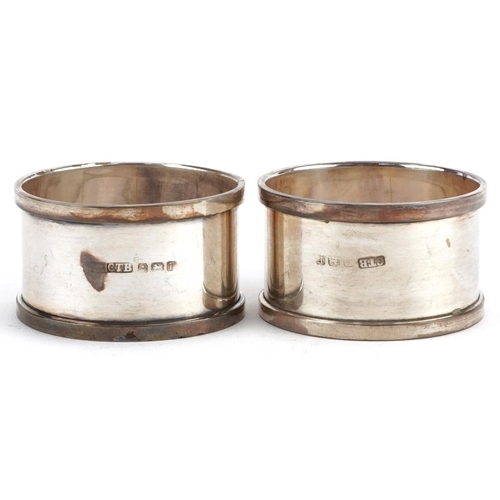 462 - C T Burrows & Sons, a pair of George V silver napkin rings housed in a velvet and silk lined fitted ... 