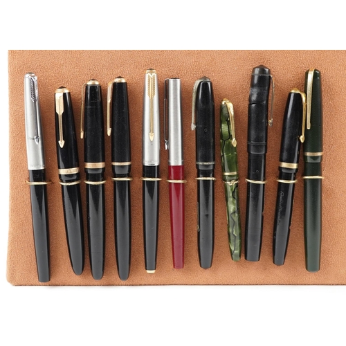 81 - A collection of fountain pens and propelling pencils to include Parker, Conway Stewart and Summit (1... 