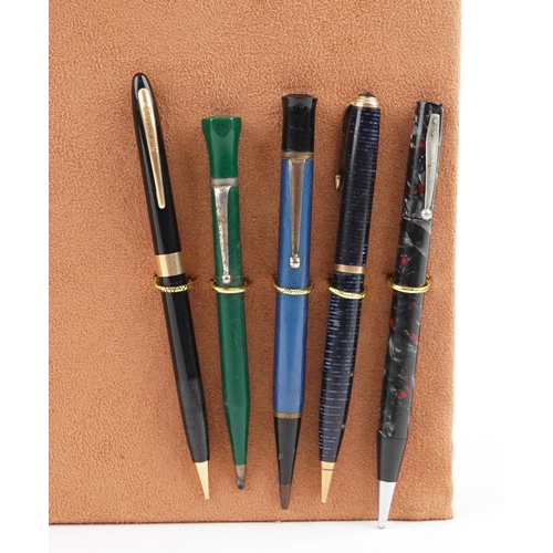 81 - A collection of fountain pens and propelling pencils to include Parker, Conway Stewart and Summit (1... 