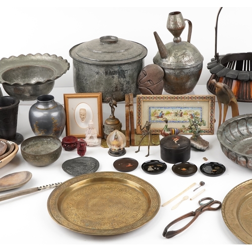 1470 - A group of various 20th century Eastern metal and woodwork items.