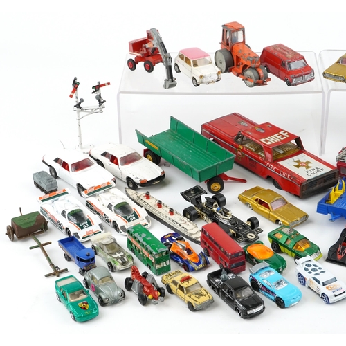 1324 - Vintage and later diecast collector's vehicles including Matchbox Super Fast, Lesney and Dinky Aveli... 