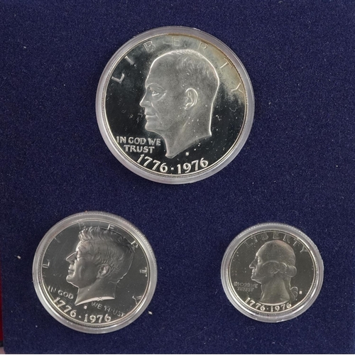 2090 - A United States of America Bicentennial silver proof coin set.