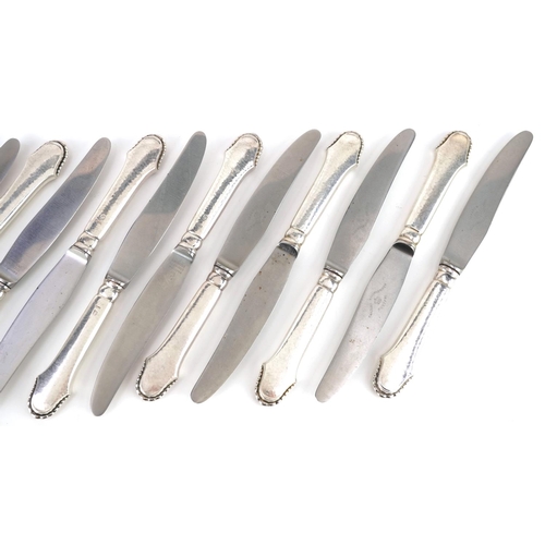 435 - Svend Toxvaerd, set of twelve Danish silver handled knives with stainless steel blades, 20.5cm in le... 