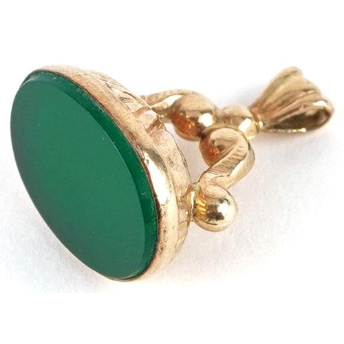 3069 - A Victorian style 9ct gold green agate fob with unengraved matrix, 1.8cm high, 1.8g.