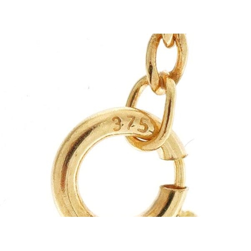 3051 - A 9ct gold fine curb link necklace, 40cm in length, 0.7g.