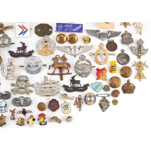 2471 - A mixed group of military badges and buttons to include a silver ARP cap badge, some reproductions.