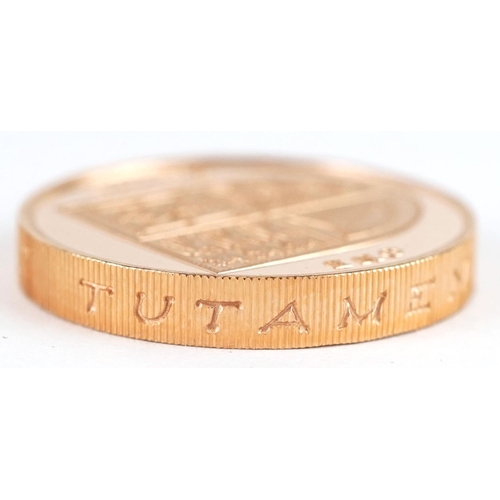 3367 - Elizabeth II 2015 gold one pound coin, 19.7g.