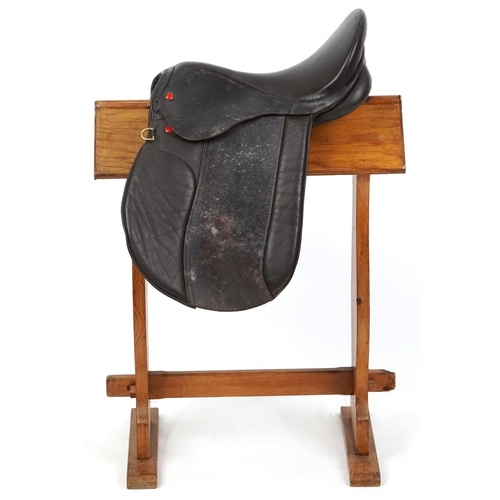 1146 - A Windsor brown leather 16.5 inch saddle.