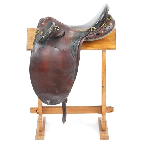 1149 - A large dark brown leather 18.5 inch saddle.