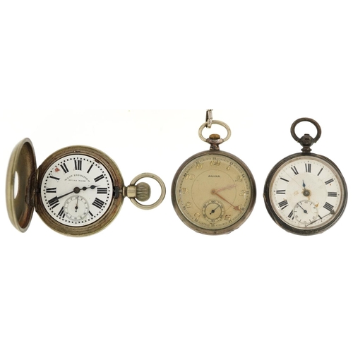 3320 - A Victorian silver cased pocket watch, the white enamel dial with black roman numerals, diameter 4.5... 