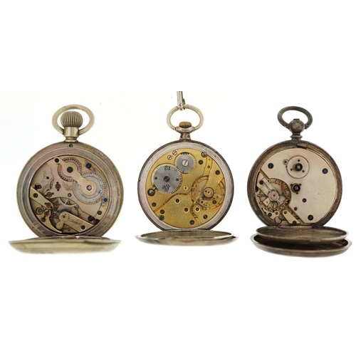 3320 - A Victorian silver cased pocket watch, the white enamel dial with black roman numerals, diameter 4.5... 