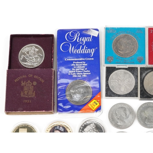 2141 - Four Elizabeth II five pound coins and a collection of commemorative crowns including Churchill, Que... 