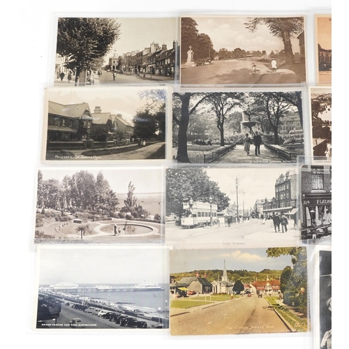 2258 - A collection of approximately four hundred topographic postcards including photographic, colour and ... 