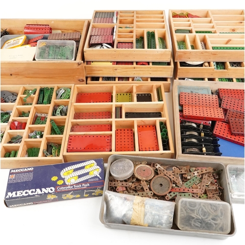 1333 - An extensive collection of vintage Meccano and instructions.