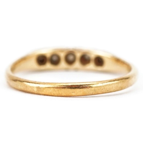 352 - An antique 18ct gold graduated diamond five stone ring with engraved setting, size O, 3.0g.