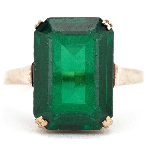 401 - A 9ct gold rectangular cut green stone ring, Chester hallmarks, size N, 4.0g.