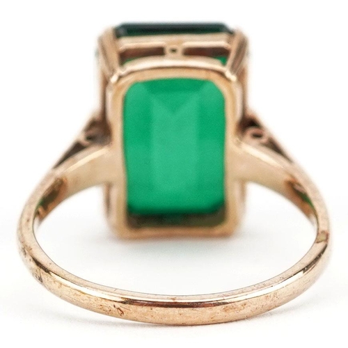 401 - A 9ct gold rectangular cut green stone ring, Chester hallmarks, size N, 4.0g.