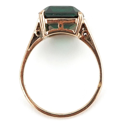 401 - A 9ct gold rectangular cut green stone ring, Chester hallmarks, size N, 4.0g.